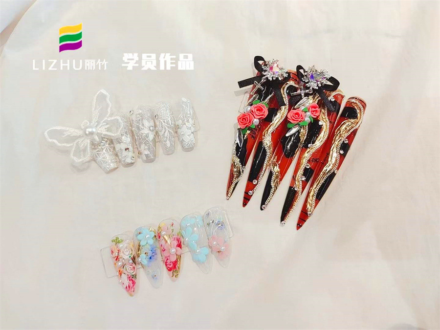 雕花設(shè)計(jì)美甲，廣西美甲課堂實(shí)訓(xùn)作品