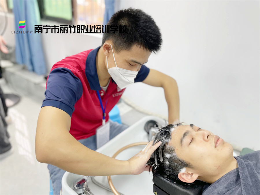 如何判斷頭發(fā)類型？零基礎學洗護