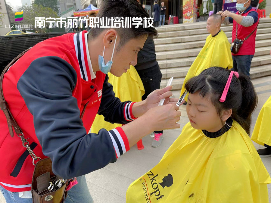 發(fā)分叉怎么保養(yǎng)？南寧美發(fā)養(yǎng)發(fā)護(hù)理頭發(fā)教程