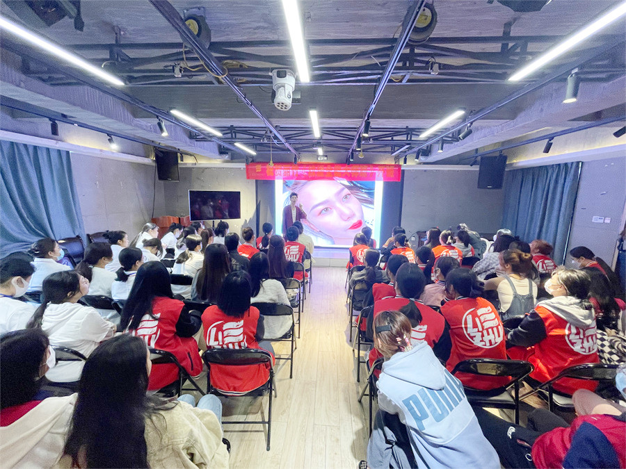 機(jī)器操作紋唇注意事項(xiàng)，一起學(xué)南寧紋繡培訓(xùn)師課程