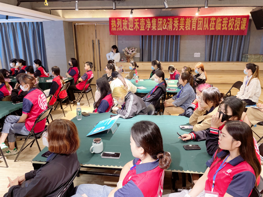 廣西南寧美業(yè)培訓(xùn)學(xué)校-麗竹學(xué)校輕療膚課程開講