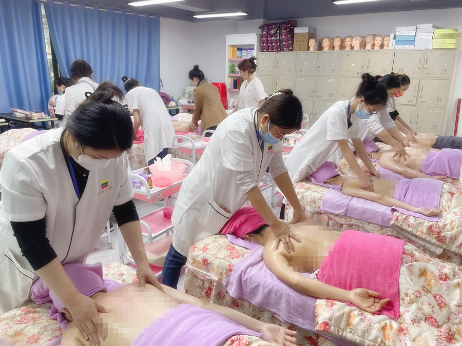 肩胛骨粘連怎么辦？廣西美容推拿學(xué)校解答