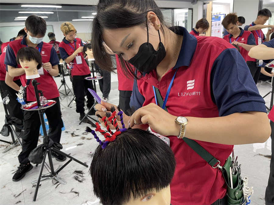 廣西燙發(fā)技術(shù)：煙花燙需要注意什么？