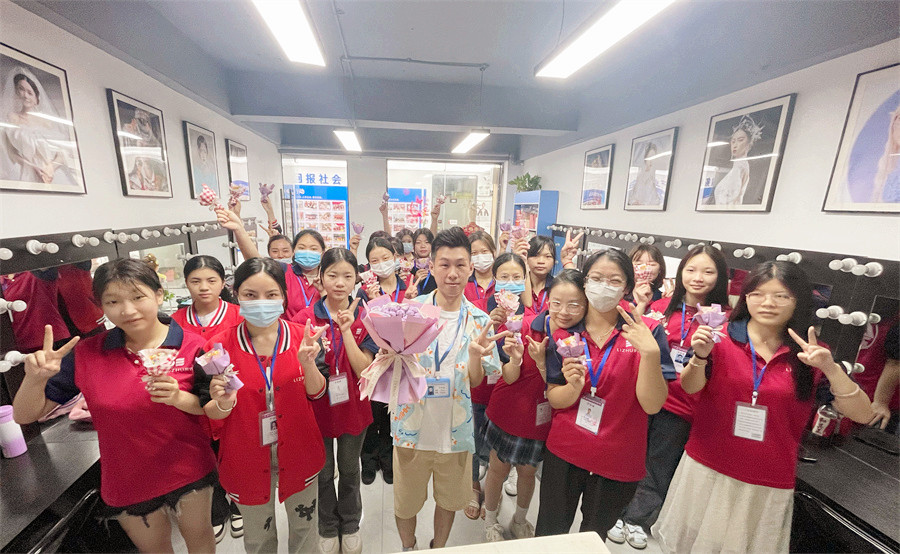 廣西化妝學(xué)校六一活動(dòng)，儀式氛圍感拉滿