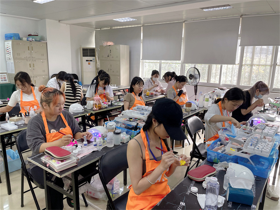 南寧美甲學校-麗竹美甲學校畢業(yè)考核