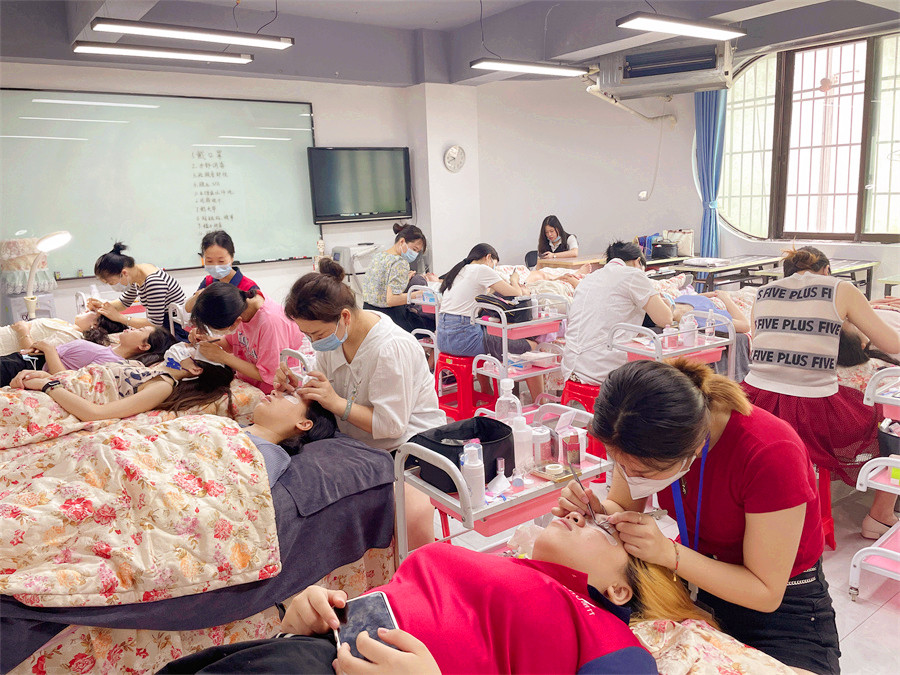 圓滿結束！麗竹美睫時尚款式造型班