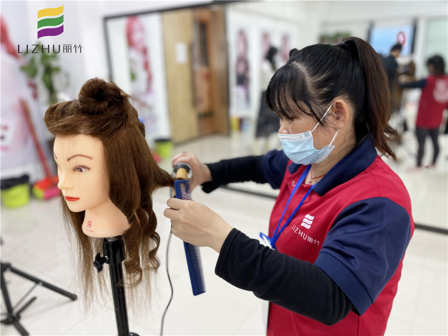 美發(fā)電棒注意事項，廣西正規(guī)美發(fā)學(xué)校分享