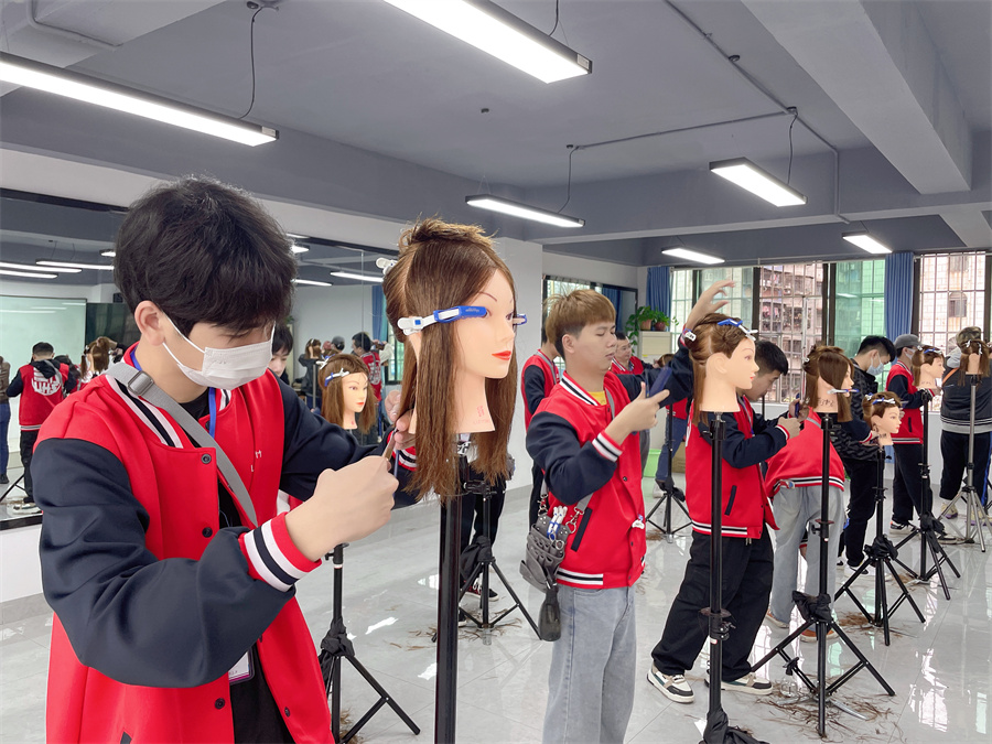 常見女士發(fā)尾修剪教程，廣西剪發(fā)培訓學校課件講解