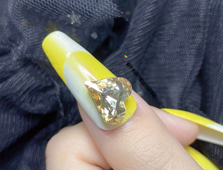 飾品美甲，廣西美甲造型培訓(xùn)學(xué)員作品