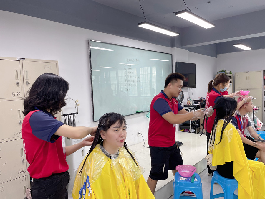 夏日染頭發(fā)后如何護(hù)理？廣西染發(fā)護(hù)發(fā)培訓(xùn)班分享技巧