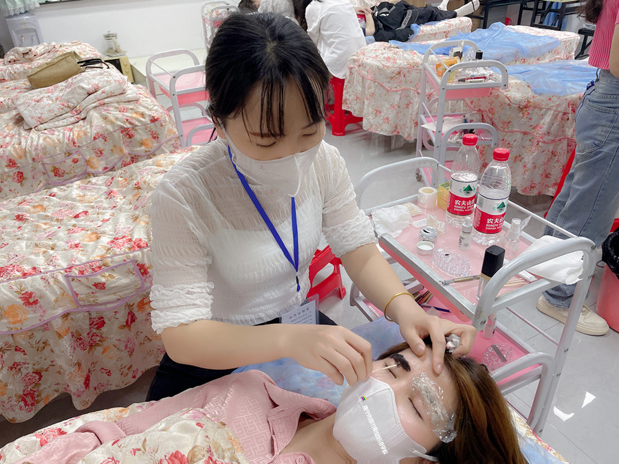 南寧學紋眉：紋眉結痂速度慢怎么辦？