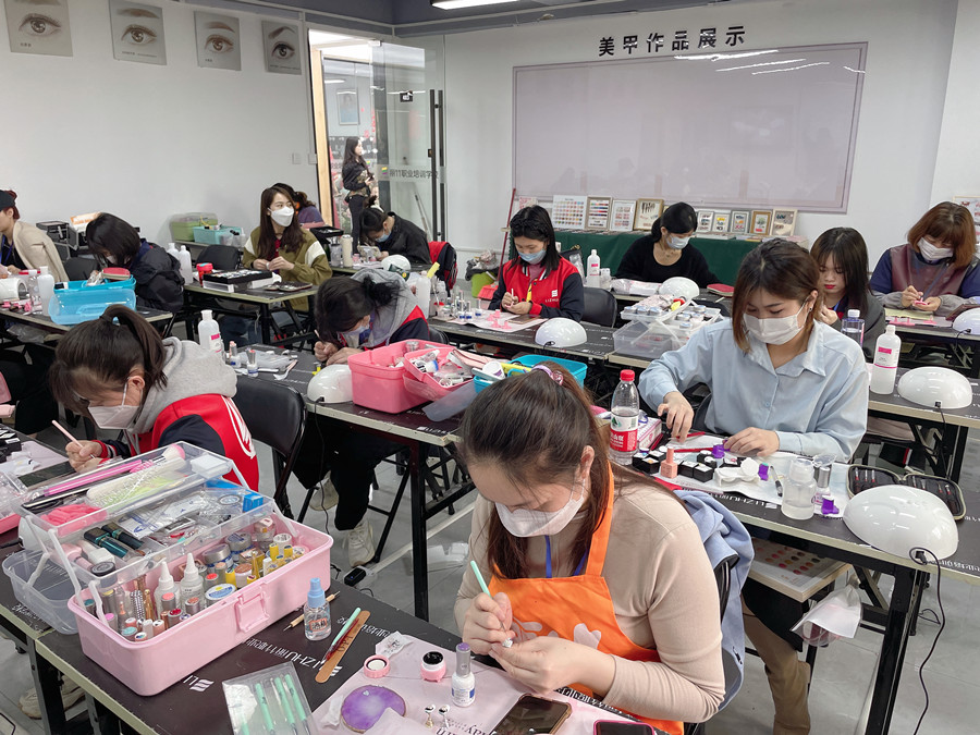 廣西美甲師：美甲磁鐵丟了怎么辦？