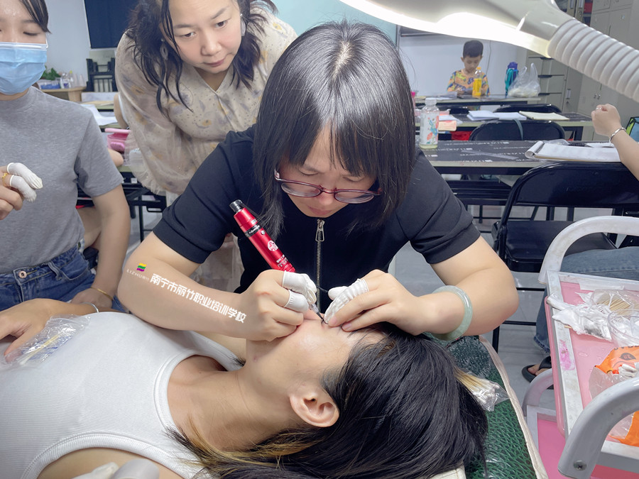 南寧哪里可以學(xué)紋繡？7月22日歡迎來麗竹學(xué)校