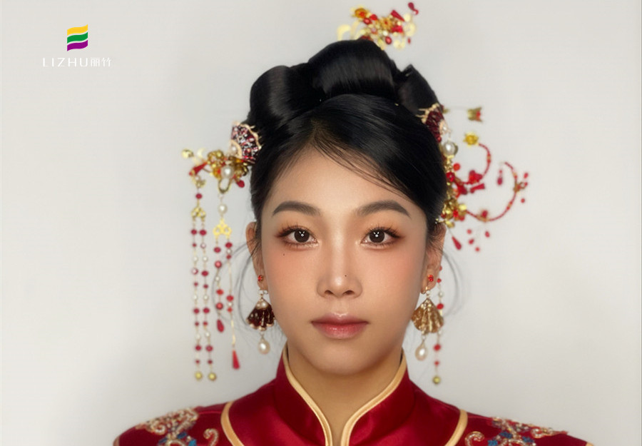 秀禾新娘造型，廣西新娘化妝造型學(xué)校演繹中國風(fēng)