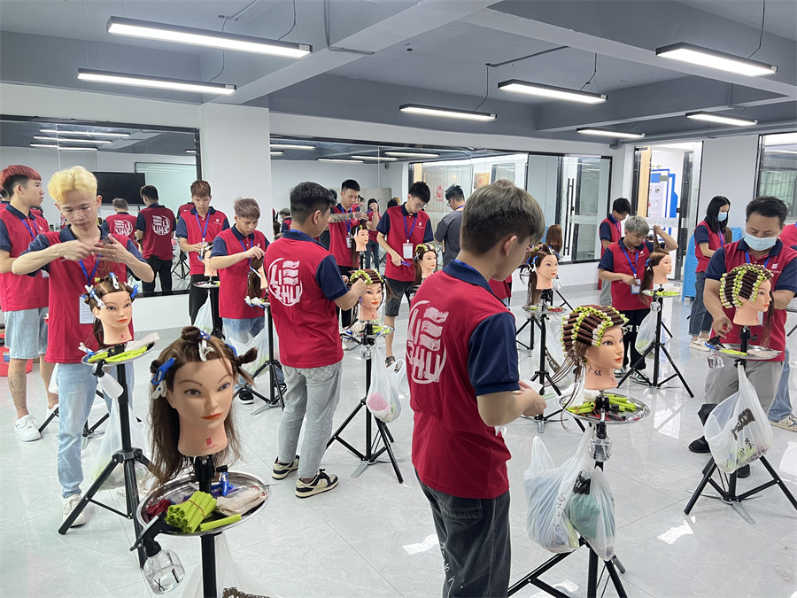 學(xué)美發(fā)？南寧美發(fā)學(xué)校排名推薦你到麗竹學(xué)校