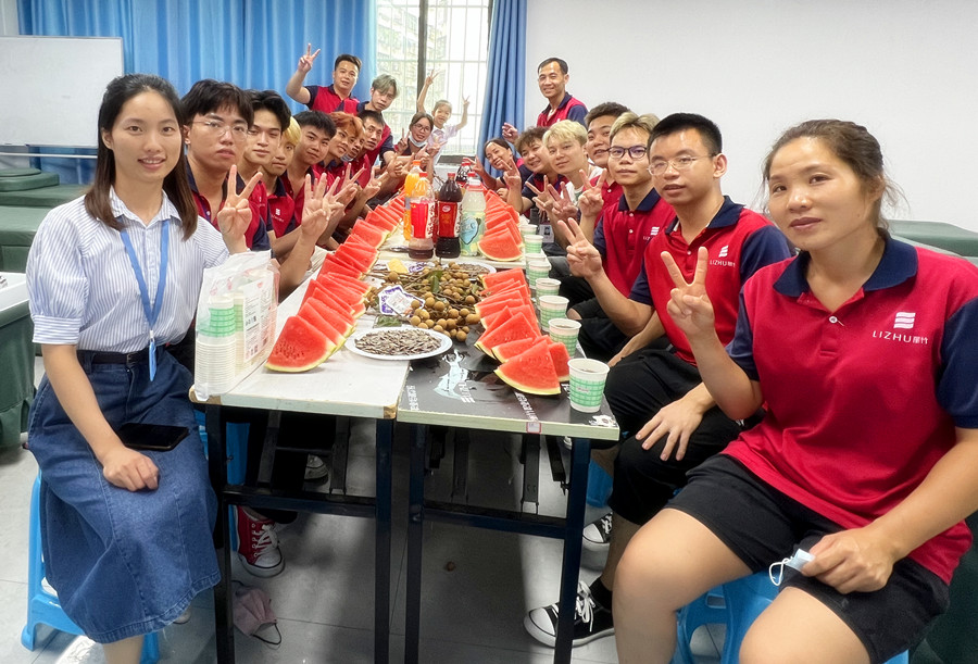 南寧美發(fā)學(xué)校畢業(yè)座談會，感念師恩