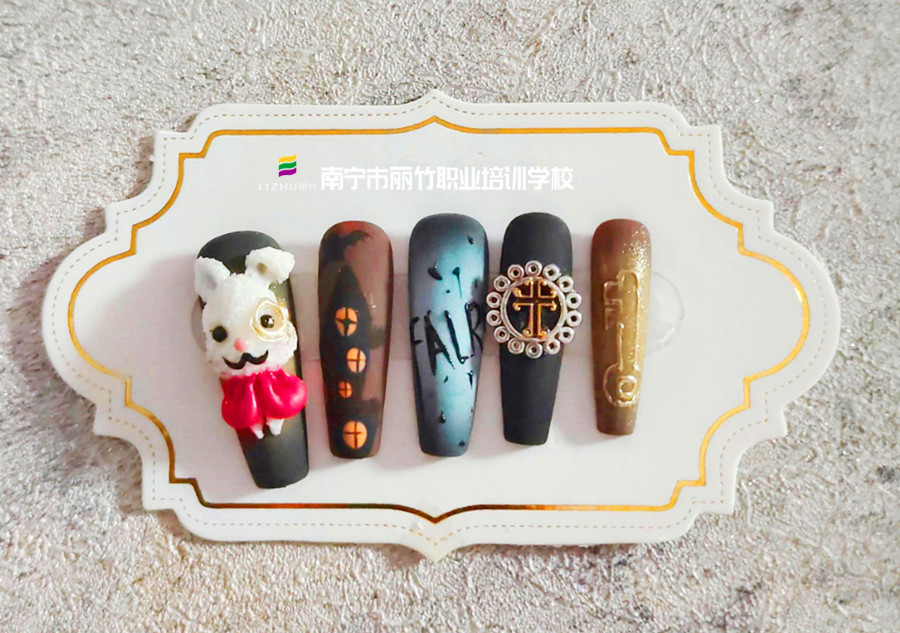 南寧美甲學校實訓作品：雕花卡通美甲
