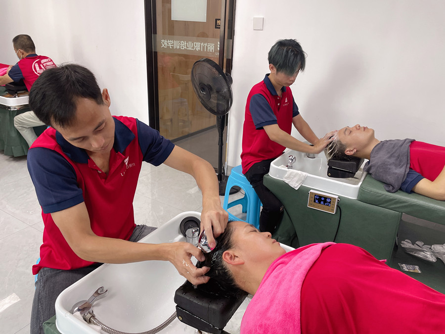 頭發(fā)分叉如何護(hù)理，零基礎(chǔ)學(xué)護(hù)發(fā)