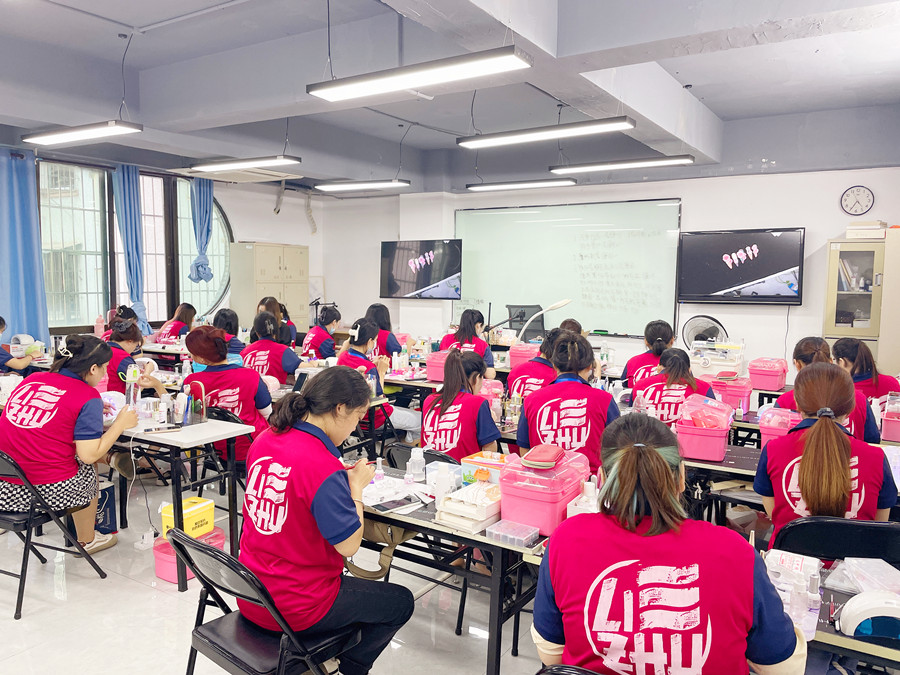 為什么要學(xué)美甲？在南寧學(xué)美甲有前途嗎？