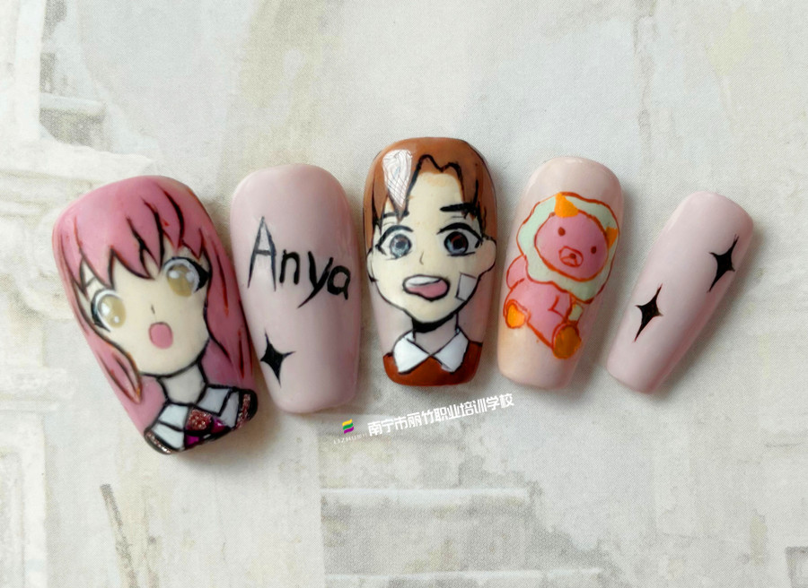 卡通動(dòng)漫美甲，南寧學(xué)美甲款式