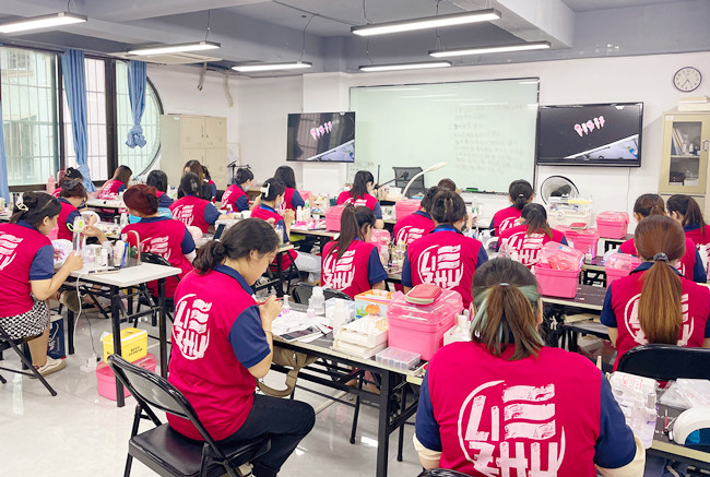 廣西美甲培訓(xùn)課堂雕花作品展示