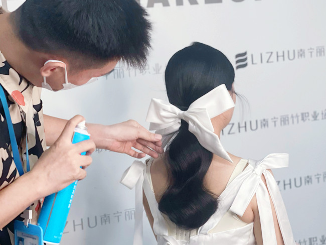 簡約韓式新娘手法要點(diǎn)概述，廣西化妝學(xué)校教學(xué)筆記