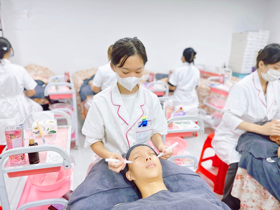 秋季面部撥筋的好處，廣西美容護膚培訓