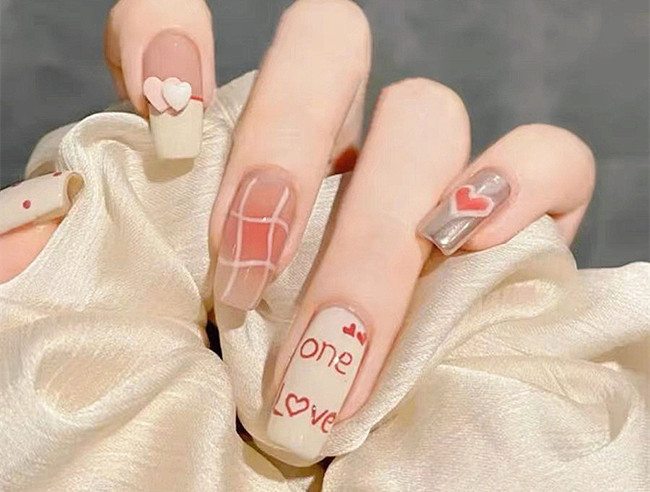 糖果色法式美甲，南寧培訓(xùn)美甲師推薦