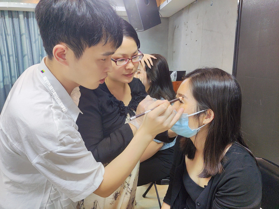 走進(jìn)南寧眉眼唇實操教學(xué)的課堂