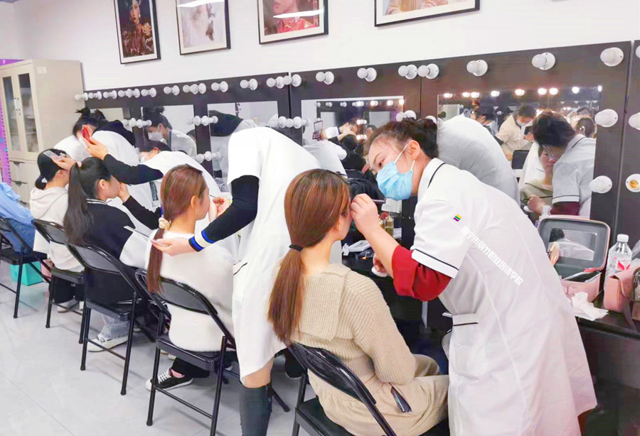 南寧美容師培訓(xùn)教材：美容師妝容形象標(biāo)準(zhǔn)