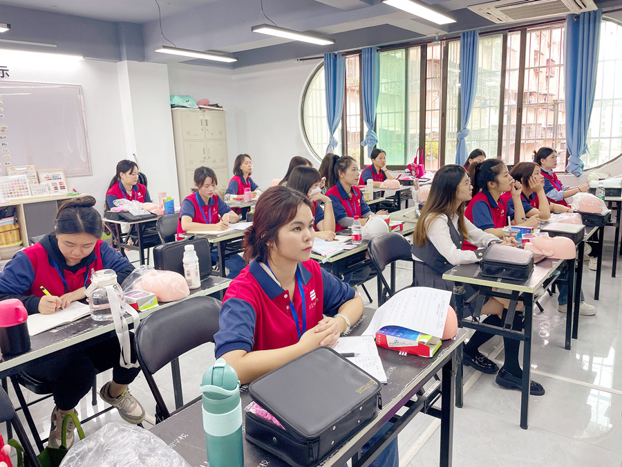 南寧美甲美睫學(xué)校10月課程正式開班