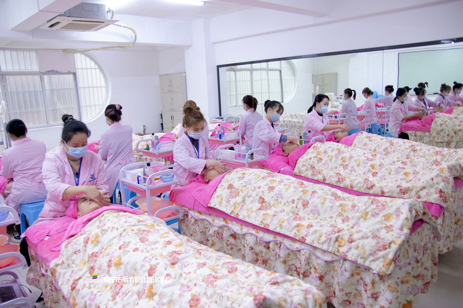 秋冬季節(jié)抗老的重要性，廣西美容護(hù)膚抗老培訓(xùn)