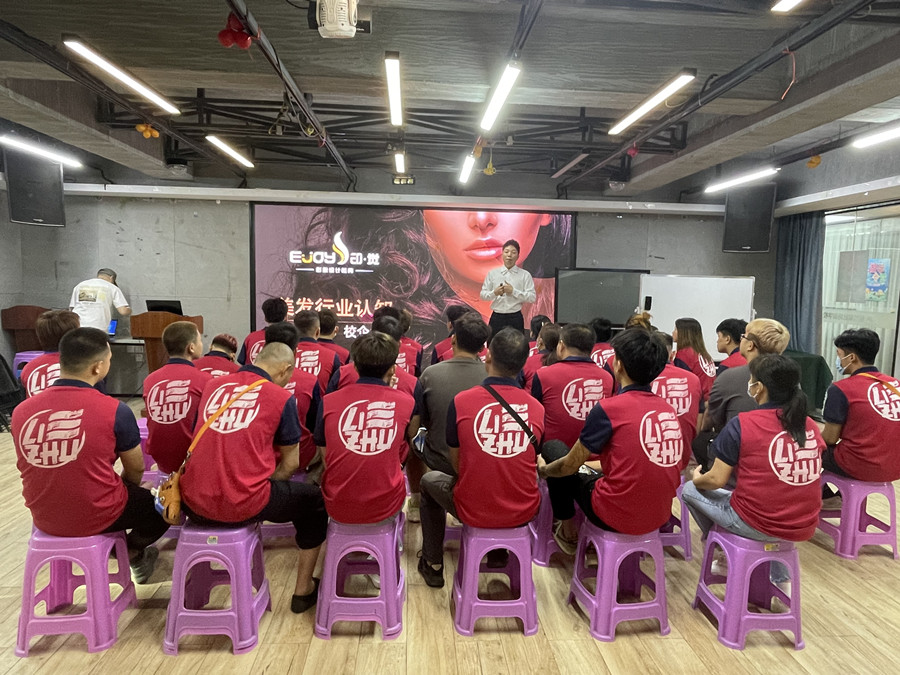 廣西學美發(fā)哪里推薦工作？廣西美發(fā)行業(yè)前景