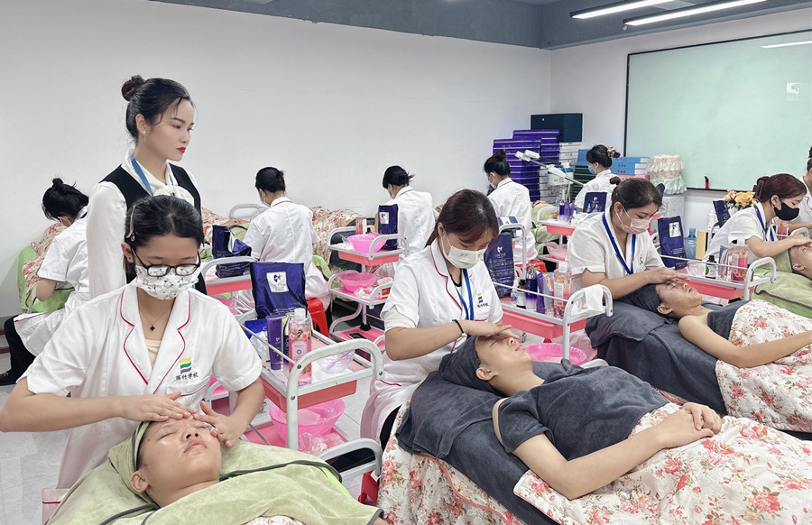 油皮初秋護(hù)膚貼士，南學(xué)美容護(hù)膚管理