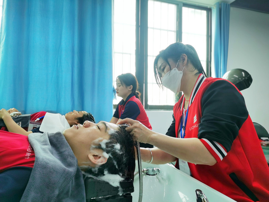 南寧美發(fā)洗護(hù)培訓(xùn)學(xué)校畢業(yè)考核