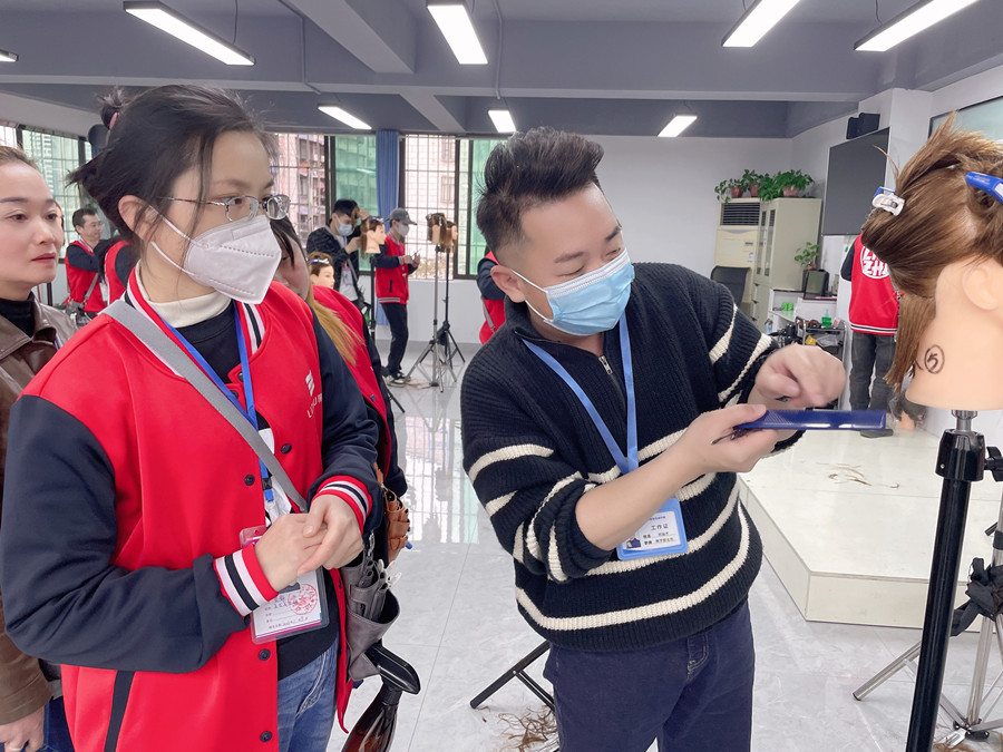 常見的長發(fā)發(fā)尾修剪方式，廣西女士剪發(fā)教學(xué)