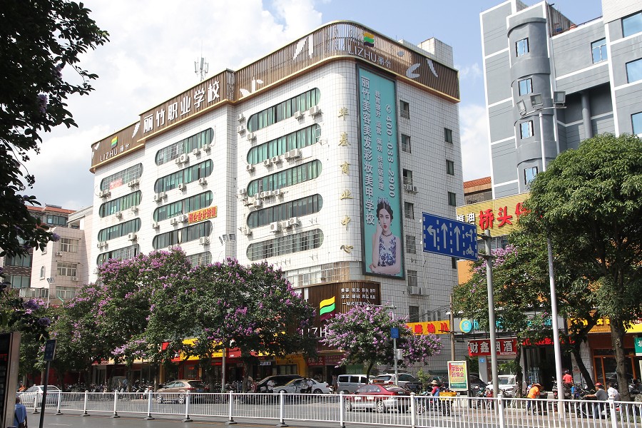 亖瘋了！南寧市美業(yè)職業(yè)培訓(xùn)學(xué)校生源爆滿