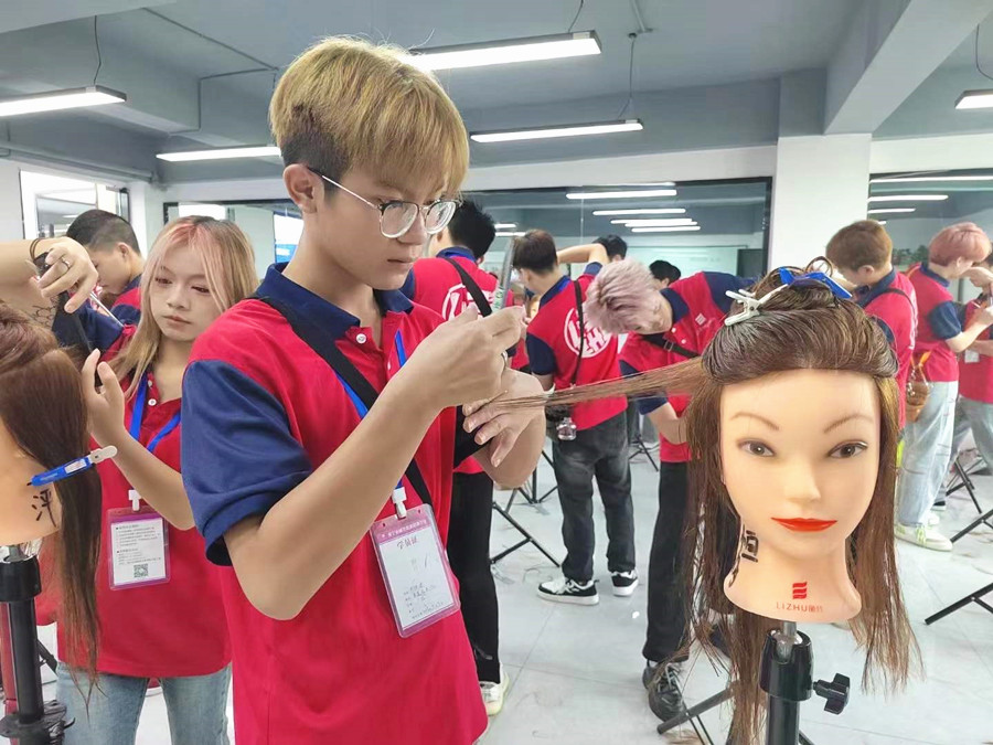 發(fā)片打薄的方法，廣西剪發(fā)基礎(chǔ)教學(xué)詳解