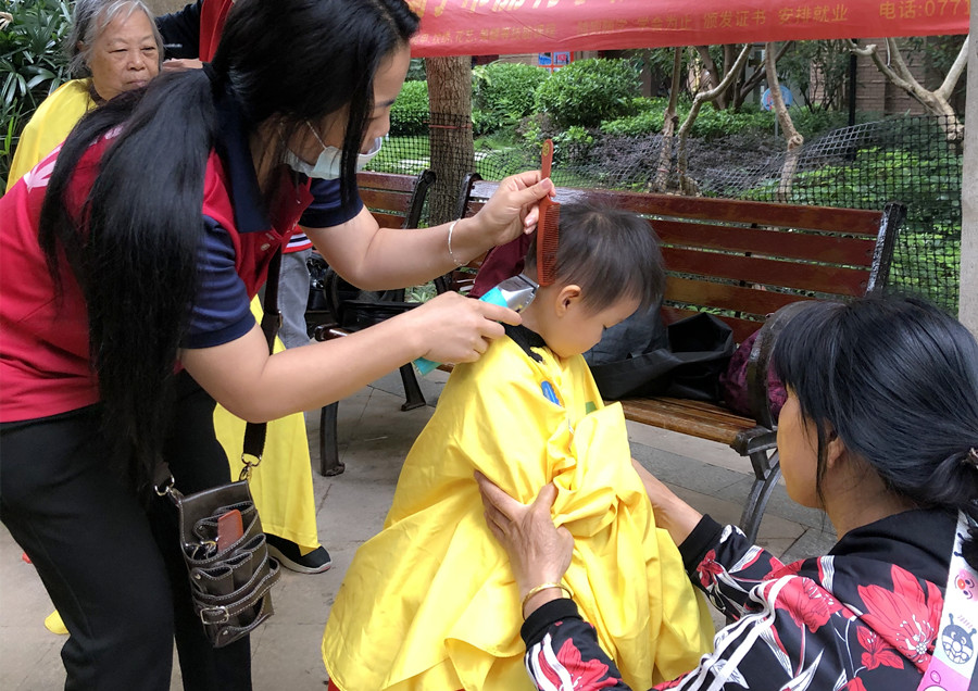 怎么給兒童理發(fā)？廣西美發(fā)師職業(yè)教學