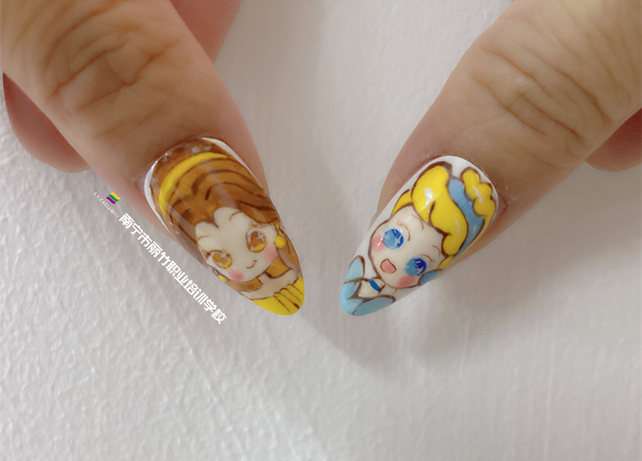 手繪卡通美甲，南寧美甲職業(yè)教育作品