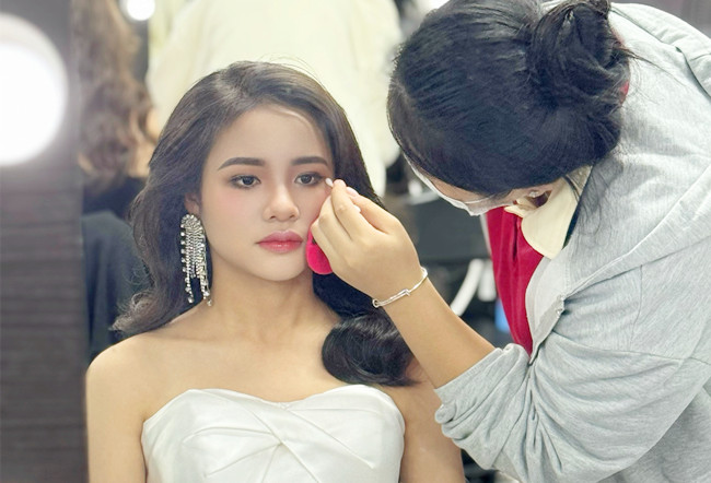泰式新娘造型，南寧新娘跟妝培訓作品