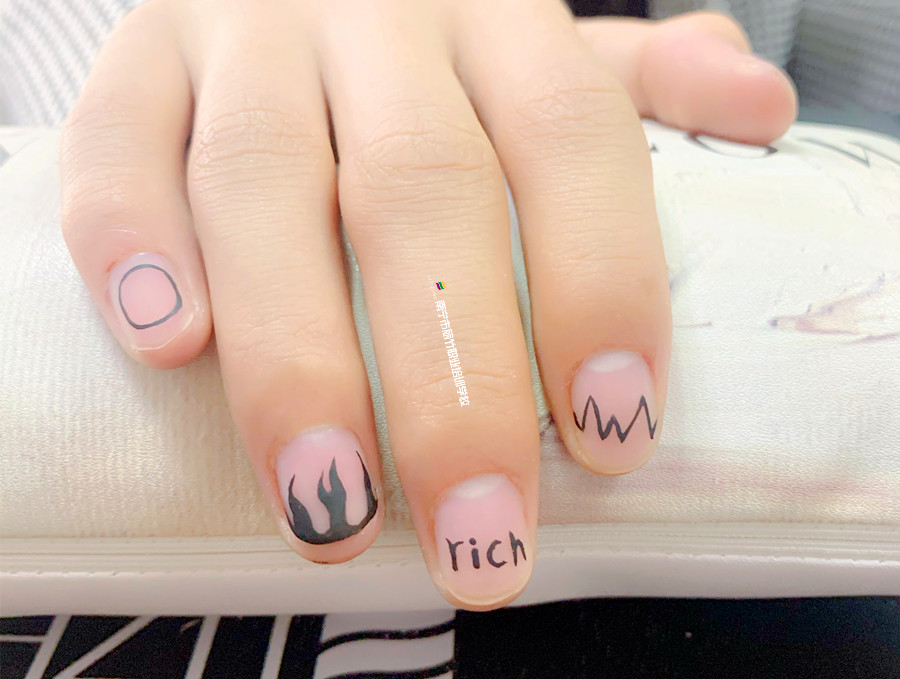 廣西美甲基礎教學：短甲美甲如何包邊？