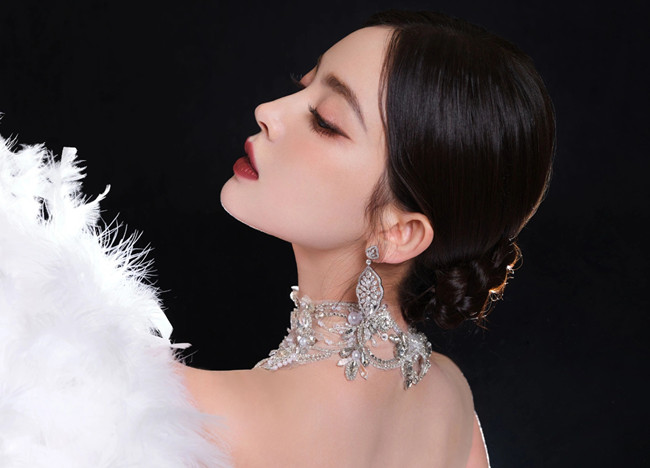  古力娜扎白天鵝仿妝，南寧化妝造型師分享