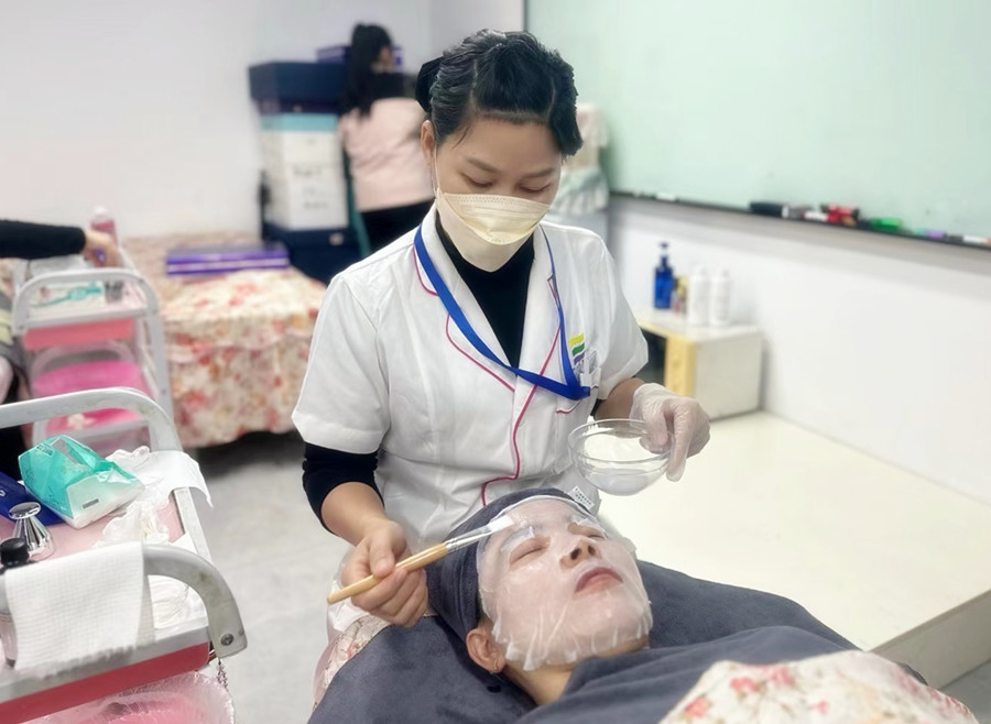 日?；A(chǔ)面部護(hù)理手法，廣西皮膚管理培訓(xùn)