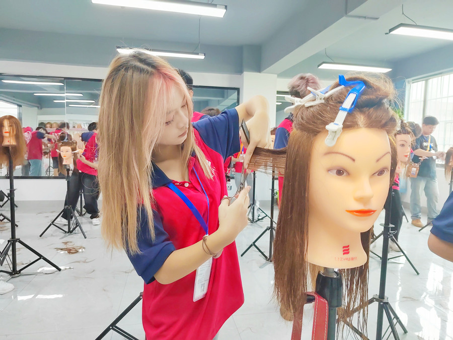 剪齊平和修剪高層次技巧，南寧理發(fā)剪發(fā)培訓(xùn)