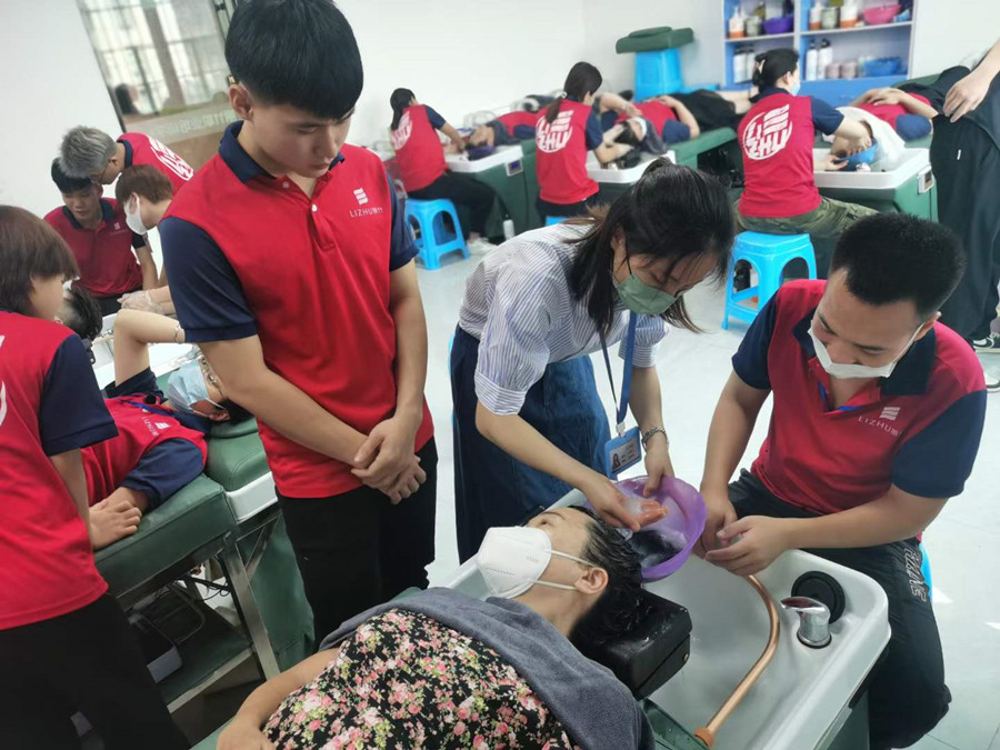 頭發(fā)為什么要進(jìn)行奶療？南寧學(xué)洗頭護(hù)發(fā)