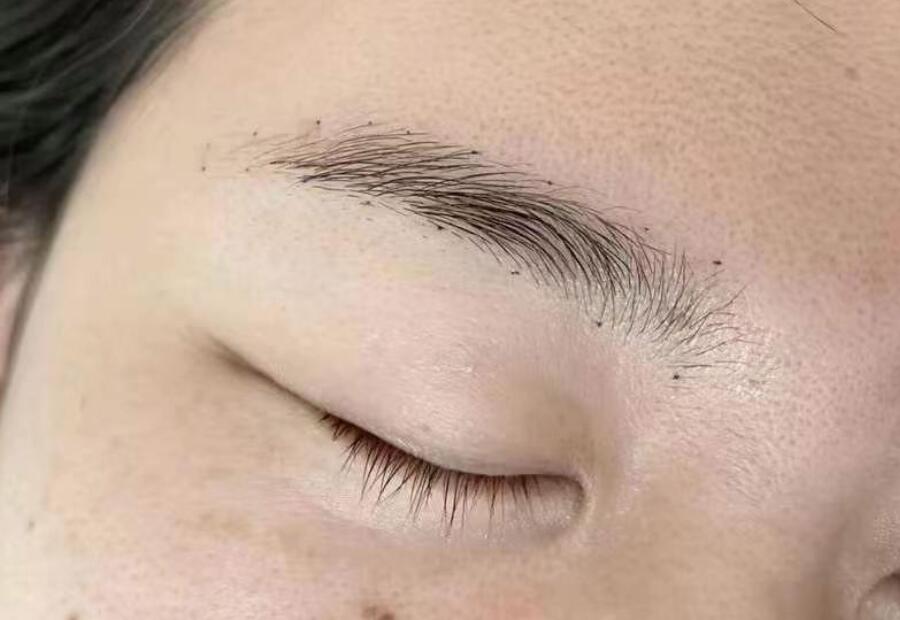 紋眉操作過程技巧，南寧紋繡學(xué)校排名總結(jié)分享