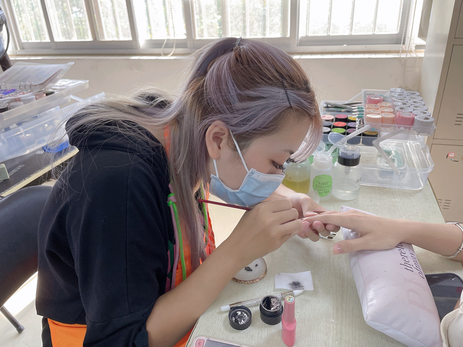 南寧美甲進(jìn)修，零基礎(chǔ)美甲學(xué)習(xí)作品