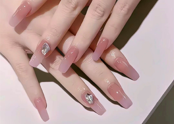 溫柔顯氣質(zhì)美甲，廣西美甲師造型培訓推薦