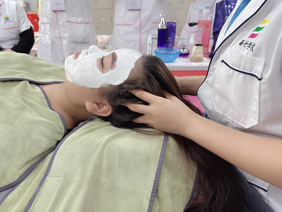 中藥面膜的好處，南寧美容護膚養(yǎng)顏培訓